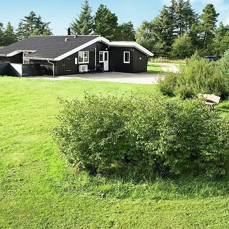 Holiday home Three-bedroom Holiday In 30