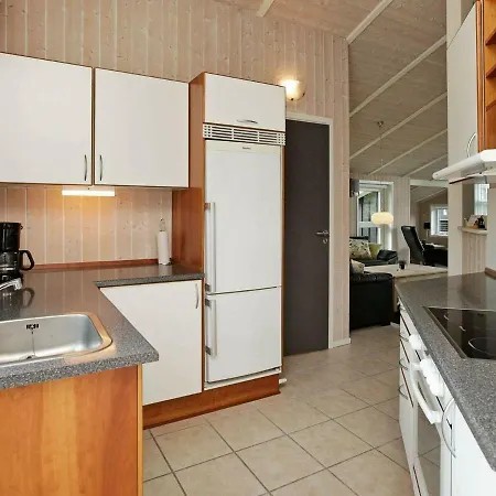 Three-bedroom Holiday In 30 *