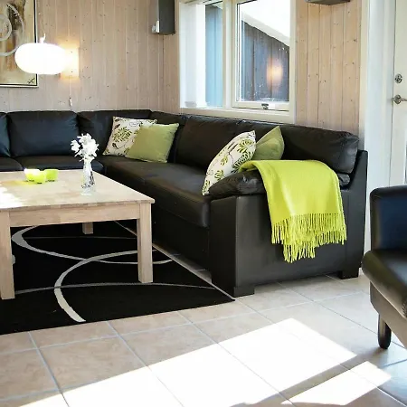 Three-bedroom Holiday In 30 Holiday home *