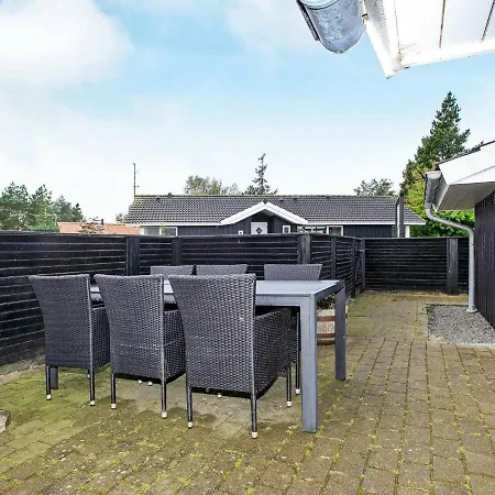 Three-bedroom Holiday In 30 Blavand